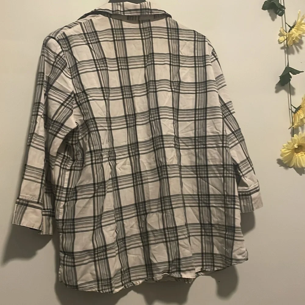 Alia button up - Picture 2 of 3